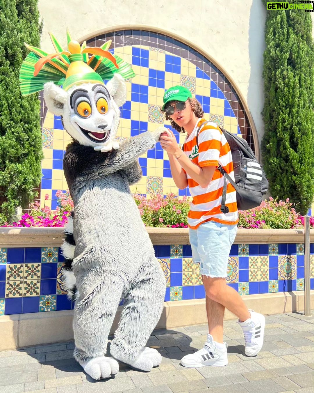 Thiago Vernal Instagram - Vaya fin de semana que se vivi贸 en Los 脕ngeles jij fui muy feli! 馃挍 Universal Studios Hollywood