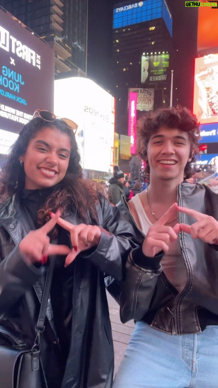 Thiago Vernal Instagram - La ciudad que los 2 siempre quisimos conocer @mariagracia.md <333 ya era hora ya jajajaja 💛