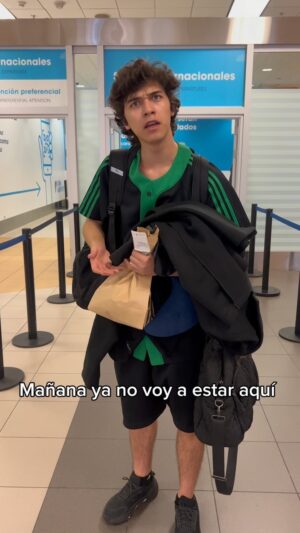 Thiago Vernal Instagram - Despedirse duele, a veces duele, a veces 😀