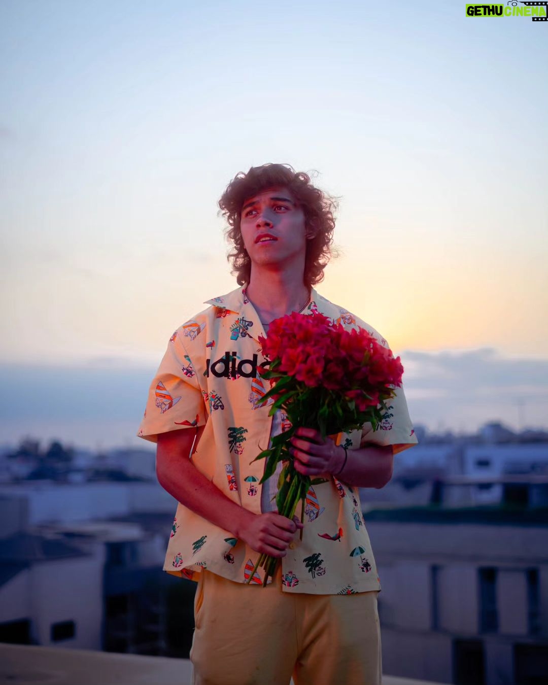 Thiago Vernal Instagram - San Valentincito??🌹🌹 Con quien la pasarán este año? 👀