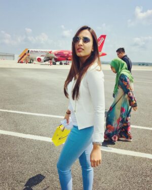 Thivya Naidu Instagram - 👋 Hi