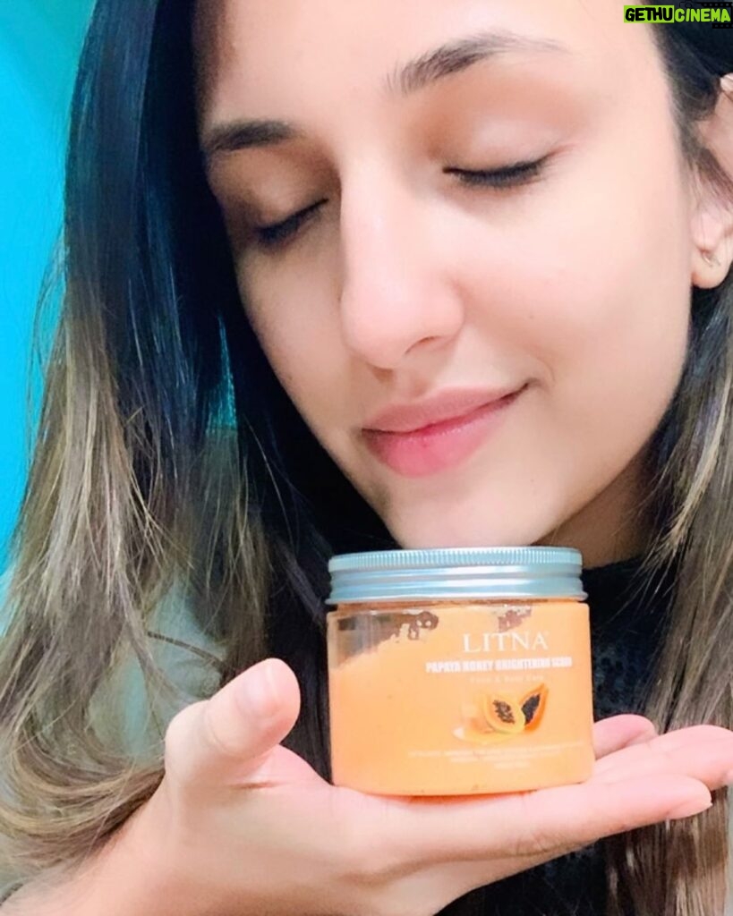 Thivya Naidu Instagram - We all need some deep exfoliation once in awhile to remove dead cells , impurities and excess oil for smooth glowing skin I love face scrubs . I always do natural scrubs at home with fruits & honey and this LITNA Papaya Honey Brightening Scrub , gosh my first impression after smelling it “Can I just eat this “! This product is lovely! It make my skin feels so soft and silky ! Total winner ❤️ #papayasoap #papayacream #papayapearl #papayafruit #litna #papayaextracts #papainisamazing #healthyskin #gentleonskin #allnatural #ecofriendly #feelingfresh #halal #papaya #skincare #natural #litnaskincare #litnapapayahoneybrighteningscrub #papayascrub #honeyscrub #scrub # brightening #bodyscrub #vegan