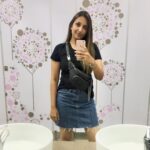 Thivya Naidu Instagram – #toiletselfie😅🙈 Quick snap before someone walks in 🤭
