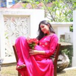 Thivya Naidu Instagram - 💗Wana purchase this beautiful piece ..# Pm @yeshansarees 💗