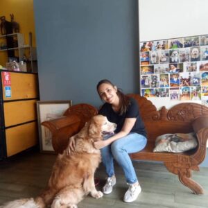 Thivya Naidu Instagram - My first training session with @foxxyshrubby @snowe.y for Ramarajan 
 It was not easy because I don't own a pet.. 
I wouldn't have done it without my trainers @braveheartk9
@hiridas_suberminam 
@jhangri_official_page
Special thanks to @nanthini61 @kabilanplondran @astroulagam 

Don't forget to watch Ramarajan  today on Astro Vinmeen  231 at 9pm!