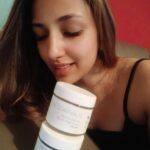 Thivya Naidu Instagram - Swipe right 👉👉 Multi-masking is all about mixing and matching a few skincare masks for your ultimate facial. This is because sometimes, a single mask isn't enough to suit all of your facial needs. And that's especially true if you have combination skin like me. I experience oiliness in my T-zone are and the other parts of my face are dry. It is worth trying multi-masking if you are someone with combination skin. I have applied the Charcoal Clay Mask on my T-zone and the Pink Clay Mask at the other areas of my face. Both these masks are from @thesoaphaus.my The pink clay mask has brighten my face as it mildly detoxes your face. The charcoal clay mask on the other hand is specially formulated for oily skin. It draws out impurities like dirt and oil from the skin's surface and helps leave your skin looking noticeably brighter, feeling clean and velvety-smooth.I personally love this product and I guess u guys shall try it too!! #thesoaphausmy #skincaretips #facemask #rosepinkclaymask #charcoalmask