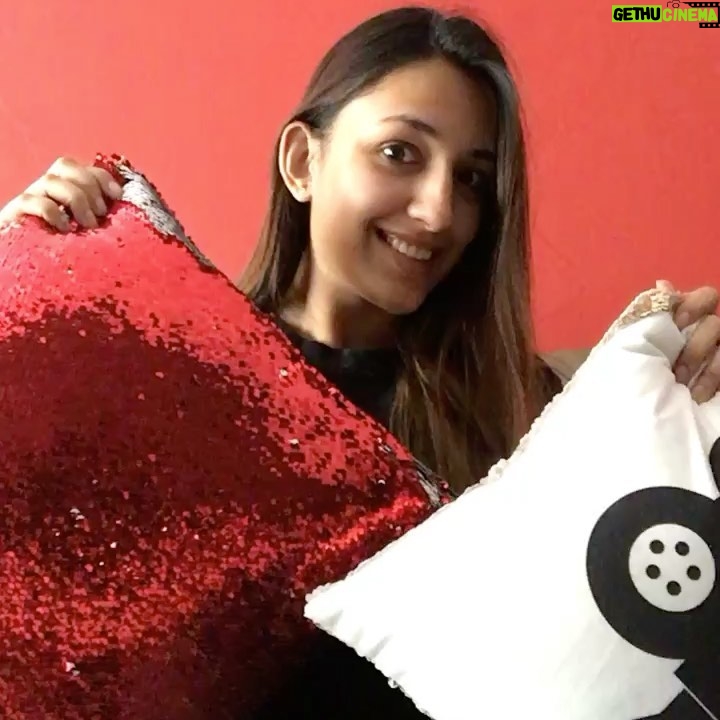 Thivya Naidu Instagram - Magic sequin pillow from @thegift_lab !!thank u so much 😍😍 Looking for the best gift for someone ! -Image of ur choice , -free draft -free postage! Grab urs now !🥰🥰🥰 Dm @thegift_lab to order!!