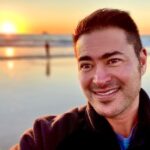 Thomas Beatie Instagram - Ma belle fille et un beau coucher de soleil. La vie est incroyablement douce! ❤️ My beautiful baby girl and a pretty sunset. Life is incredibly sweet! El Segundo Beach Los Angeles California