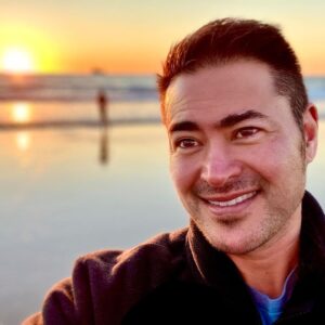 Thomas Beatie Instagram - Ma belle fille et un beau coucher de soleil. La vie est incroyablement douce! ❤️ My beautiful baby girl and a pretty sunset. Life is incredibly sweet!