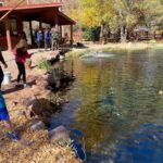 Thomas Beatie Instagram – Devinez où le poisson m’a frappé? 🤣😂🤭 Guess where the fish hit me? Sedona, Arizona