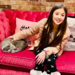 Thomas Beatie Instagram - A little girl’s paradise: Kitty Cafe! She was irresistable with the perfume of her tuna sandwich! 😍😺☕️🥪 Le paradis d'une petite fille: Kitty Cafe! Elle était irrésistible avec le parfum de son sandwich au thon!