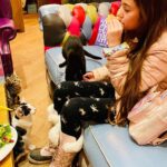 Thomas Beatie Instagram - A little girl’s paradise: Kitty Cafe! She was irresistable with the perfume of her tuna sandwich! 😍😺☕️🥪 Le paradis d'une petite fille: Kitty Cafe! Elle était irrésistible avec le parfum de son sandwich au thon!