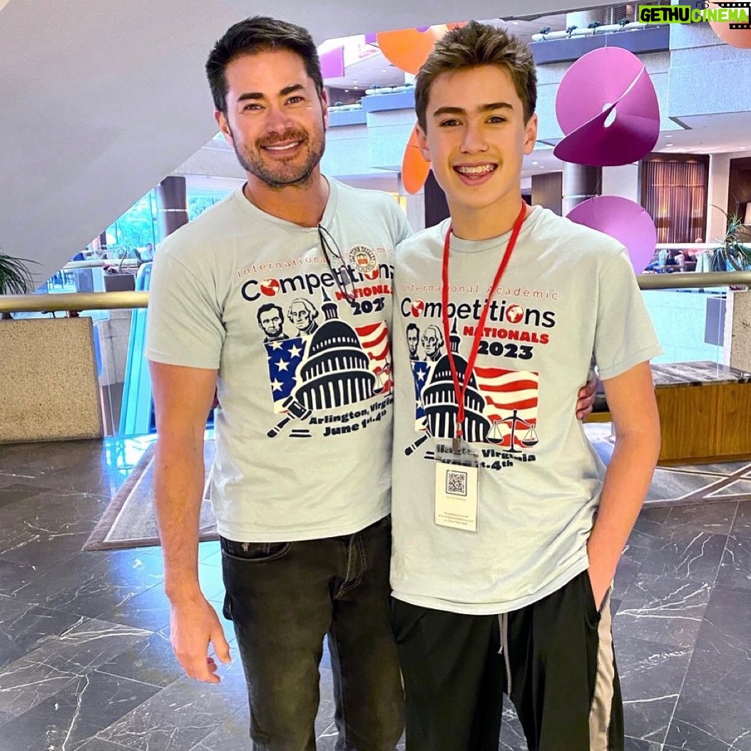Thomas Beatie - 508 Likes - Je suis super fier de mon fils, Austin! Il vient de se battre contre les enfants les plus intelligents du pays au "National History Bee" à Arlington, Virginia! 🥹🧠📕🎖️ I am so incredibly proud of my son, Austin! He just competed against some of the smartest kids in the country! It’s like the show Jeopardy!