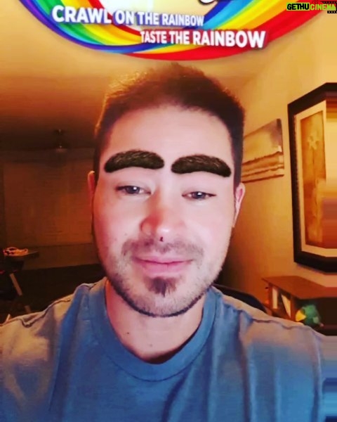 Thomas Beatie - 401 Likes - Joyeux lundi! 🙃 Happy Monday!