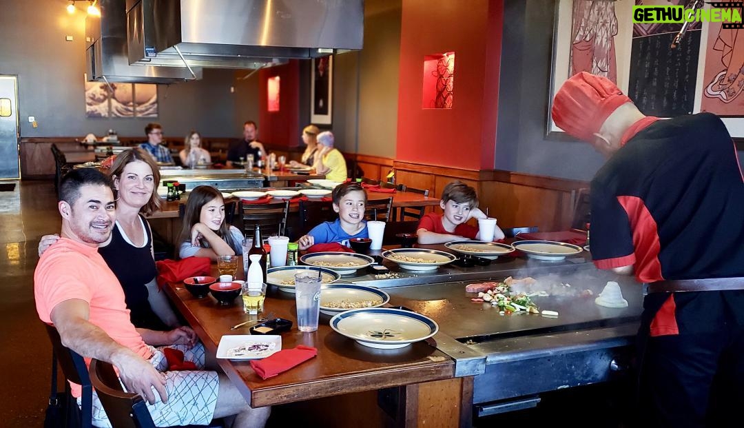 Thomas Beatie - 655 Likes - Festin spécial pour grand garçon Austin! 🍤🍱🎁🎈 Special feast for big boy Austin!