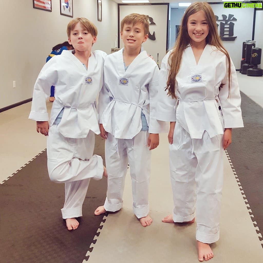 Thomas Beatie - 1K Likes - C'est dans leurs gènes ... comme papa! 👍🎖🥋 It's in their genes... just like Daddy!
