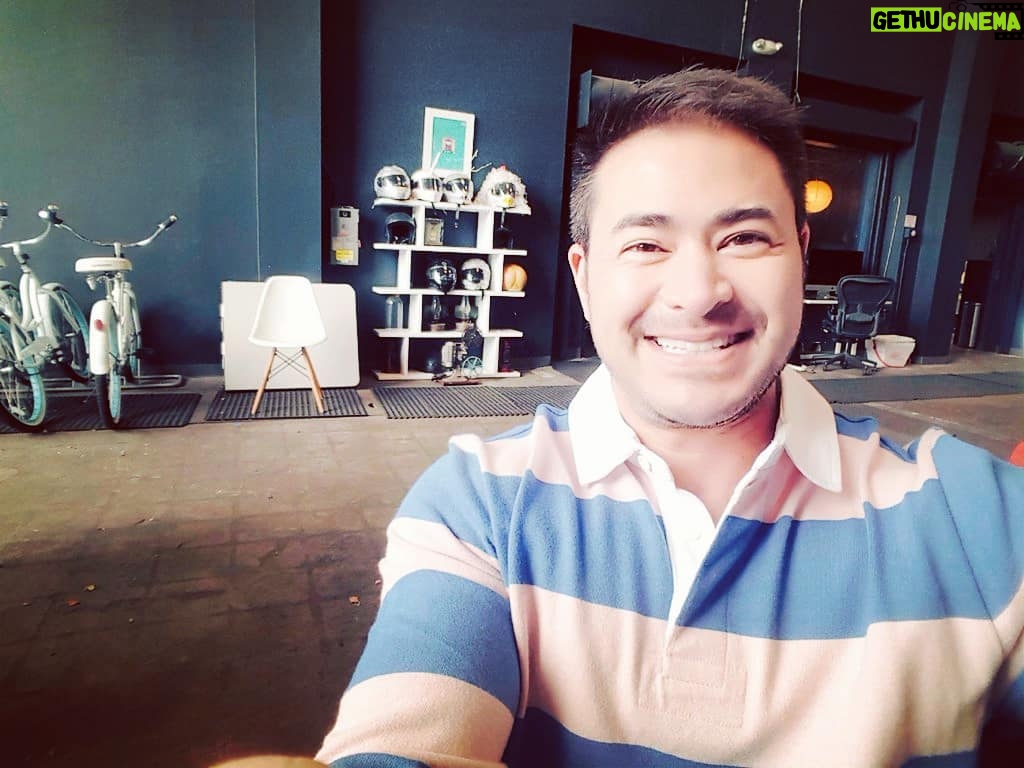 Thomas Beatie - 550 Likes - En ce moment, je suis à une audition pour une publicité télévisée à Hollywood, CA. 👍 🎥 Right now, I'm doing an audition for a TV commercial in LA.