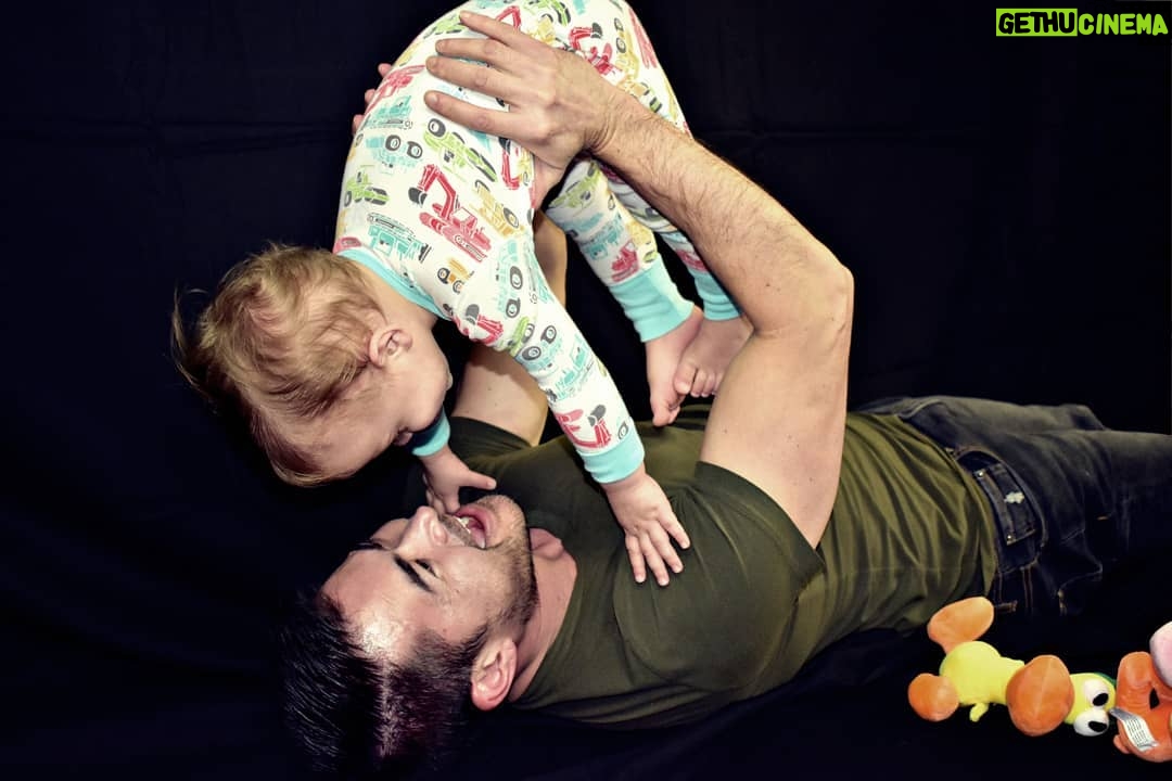 Thomas Beatie - 549 Likes - Ils ne restent pas petit pour toujours. Cherish les petites choses. ❤ They don't stay small forever. Cherish the littles things.