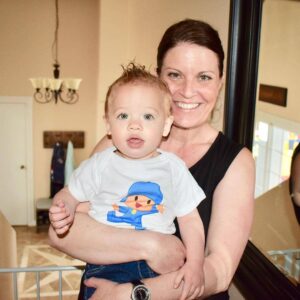 Thomas Beatie Instagram - Notre petit garçon, Jackson, a officiellement 1 an!!! Bravo, Amber, amour de ma vie! 😀😍❤🎂🎁 Our little boy, Jackson, is officially 1 year!!! Bravo, Amber, the love of my life!