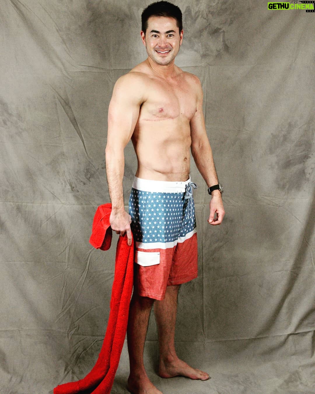 Thomas Beatie - 884 Likes - Il commence à faire chaud en Arizona. Veux-tu venir nager avec moi? 🏊♂️ it's getting hot here in Arizona. Wanna come over and swim?