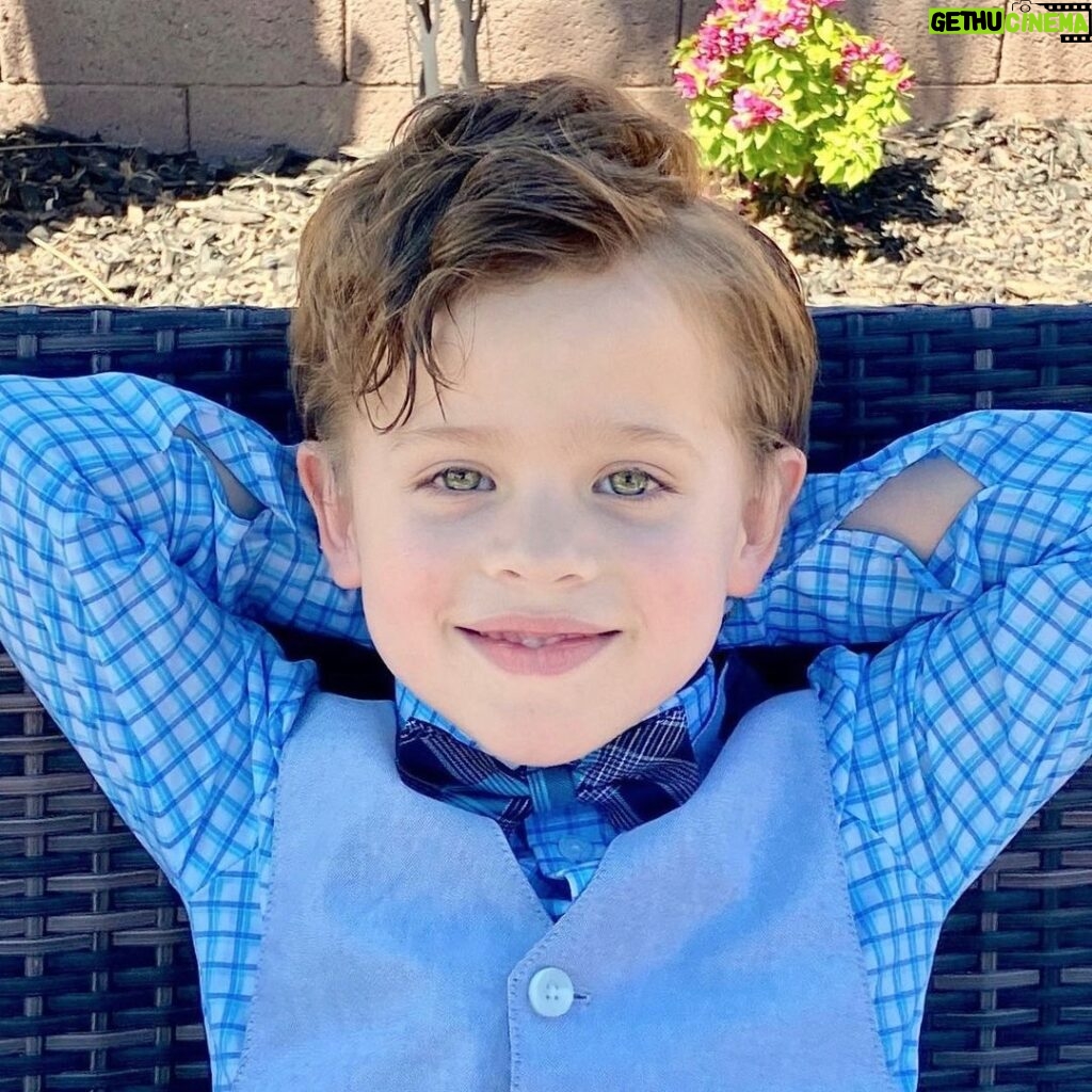 Thomas Beatie Instagram - My happy little man! 😘 Phoenix, Arizona