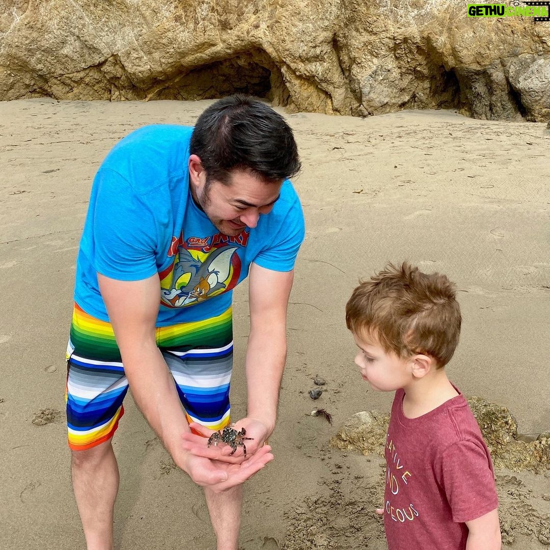 Thomas Beatie - 388 Likes - Un petit délice sur les plages de Malibu. 🦀 Just a little delight on the beaches of Malibu.