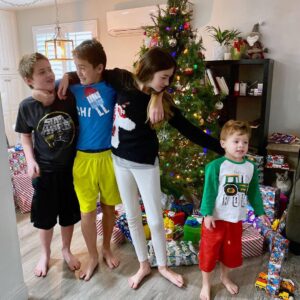 Thomas Beatie Instagram - Joyeux Tout à tous! Puissiez-vous profiter de l'amour de vos familles. 🎉❤️🎄🎁 👨‍👩‍👧‍👦 Merry Everything to everyone! May you enjoy the love of your families.