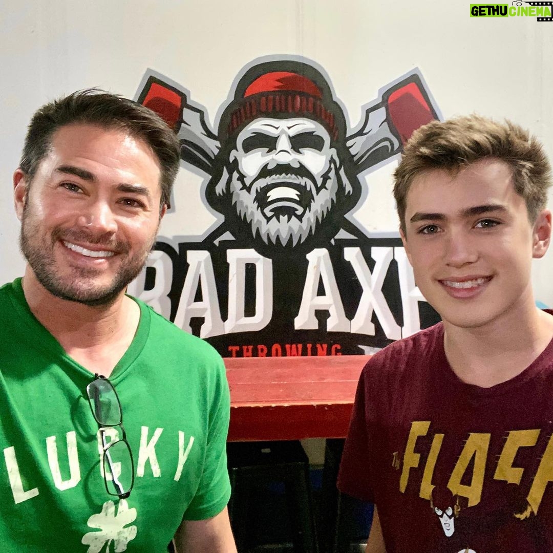 Thomas Beatie Instagram - De vrais hommes lancent des haches et se font pédicure! 🪓🦶😘 Real men throw axes and get pedicures! Pentagon City, Arlington, Va
