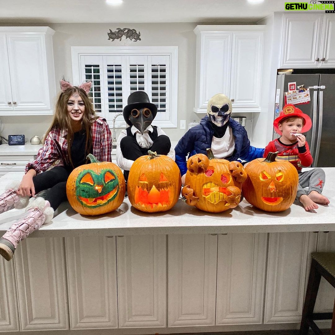 Thomas Beatie - 809 Likes - Halloween! 🎃