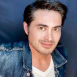 Thomas Beatie Instagram – Quel rôle d’acteur me correspond? 🎬❓🎥 What role suits me? 

Papa (Dad)
Flic (Cop)
Malfaiteur (BAD GUY)
Un garçon ordinaire (Guy next door)
Autre (other) Phoenix, Arizona