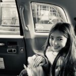 Thomas Beatie Instagram – World traveler, Susan, in a London taxi. 🚕🎡 Voyageur du monde, Susan, dans un taxi de Londres. London, United Kingdom