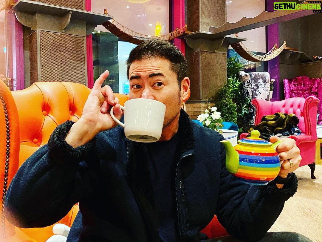 Thomas Beatie - 615 Likes - L’indice. Je suits où? 😜 Hint. I am where?