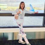 Thomas Beatie Instagram - Notre voyage commence. Où allons-nous??? ✈️ Our journey begins. Where O where are we going? Los Angeles International Airport