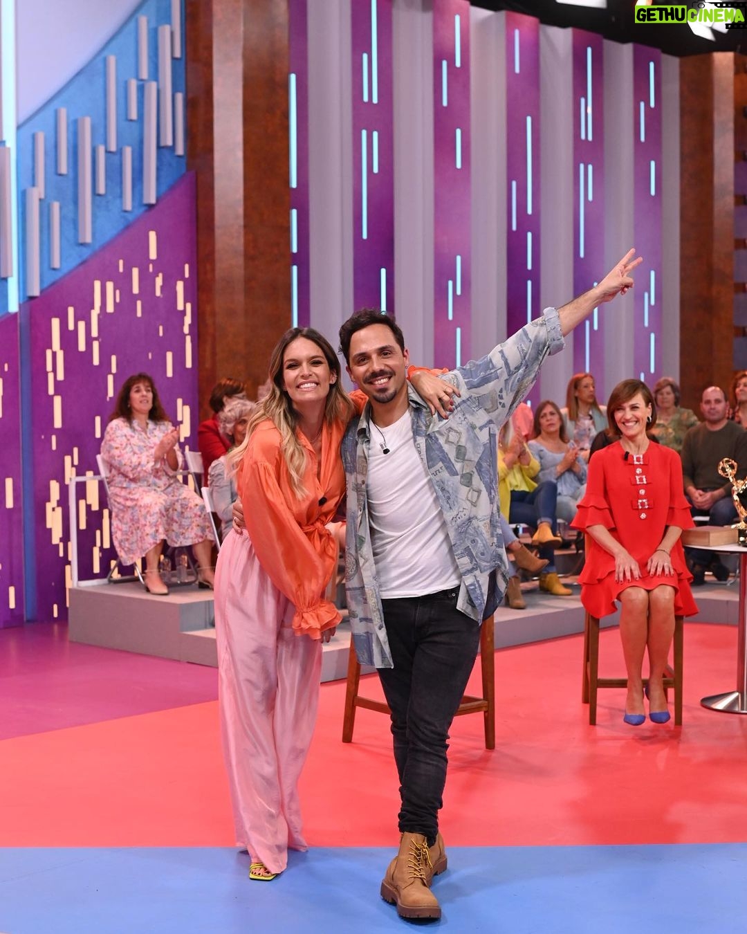 Tiago Careto Instagram - Hoje fui fazer uma surpresa à @dichavesofficial que merece todos os beijos e mimos do mundo, uma mulher simples, que transborda empatia e que nos mostra todos os dias o porquê de estar onde está. Eu estarei sempre para ela como sei que ela estará sempre para mim 🤍 @sicoficial SIC (Sociedade Independente de Comunicação)