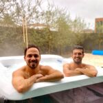 Tiago Careto Instagram - Hoje explorámos o spa. Piscina aquecida, sauna, banho turco e o jacuzzi no exterior com a chuva a cair-nos na cara foi a cereja no topo do bolo. Precisávamos de descansar e de tempo para nós e só podemos sentirmo-nos gratos por termos encontrado a @quintadopedregal que tão bem sabe receber 🤍 Quinta do Pedregal Hotel & SPA