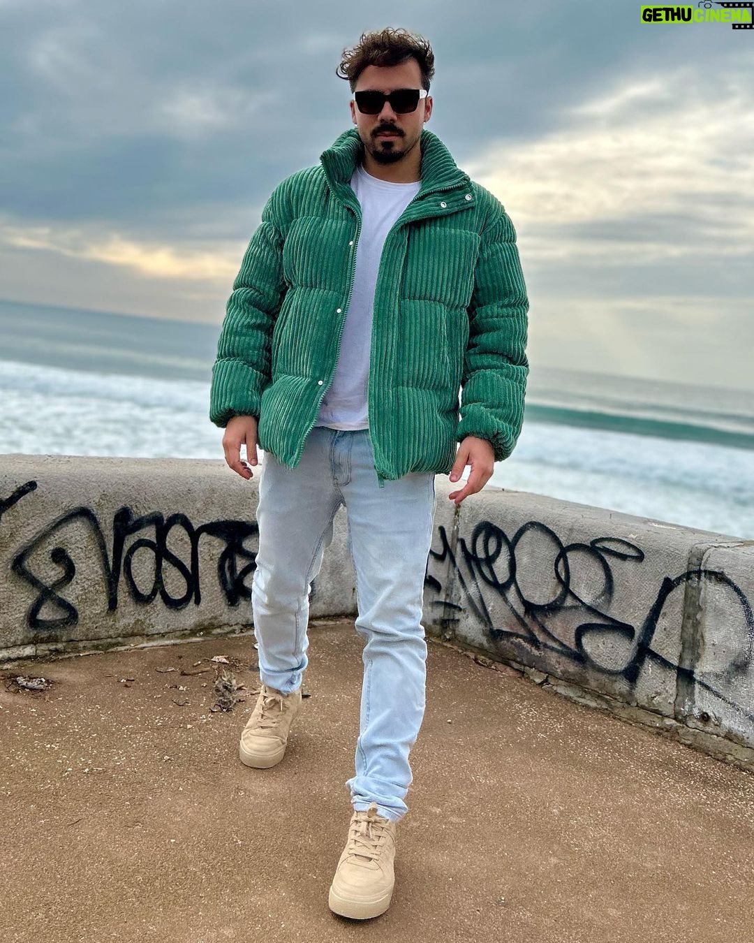 Tiago Careto Instagram - Praia sempre, mesmo de inverno. Concordam? Nos dias de pausa e descanso não há nada melhor que aproveitar junto dos nossos o melhor que a natureza tem para nos oferecer 🌊 Cascais
