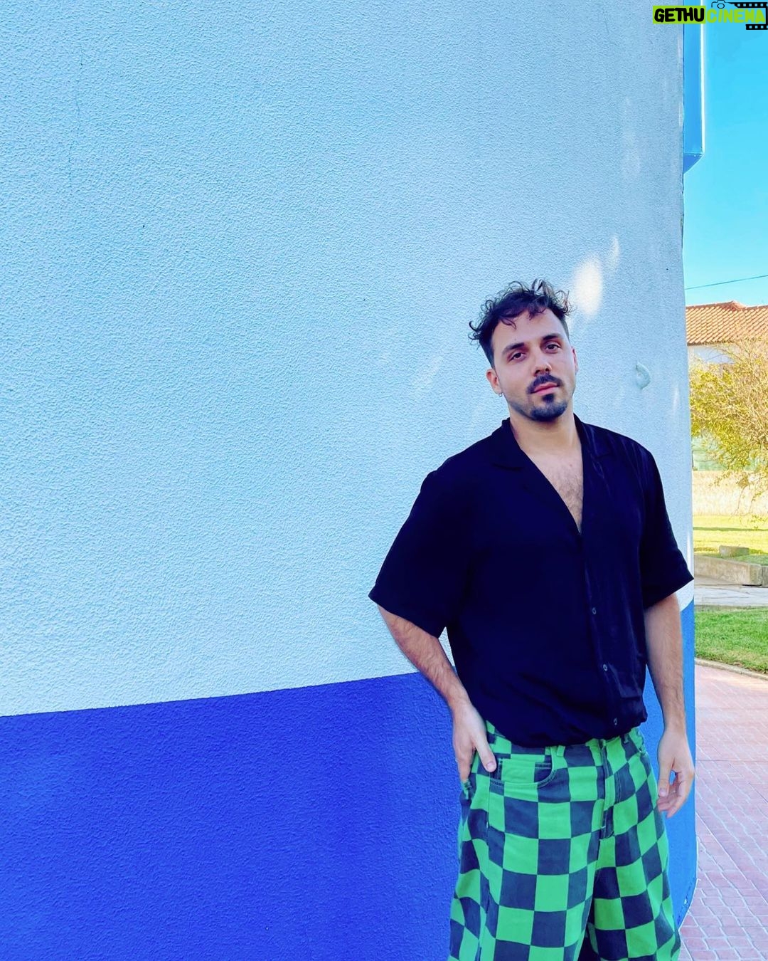 Tiago Careto Instagram - 34 voltas ao ☀️ Sempre adorei fazer anos e sempre vou adorar. O número é só um número. O que importa realmente é a forma como nos sentimos e encaramos a vida. Obrigado por todas as mensagens que tenho recebido. Sinto-me um privilegiado por tanto amor. E obrigado @bernardorgoncalves por seres a maior parte desse amor 🤍
