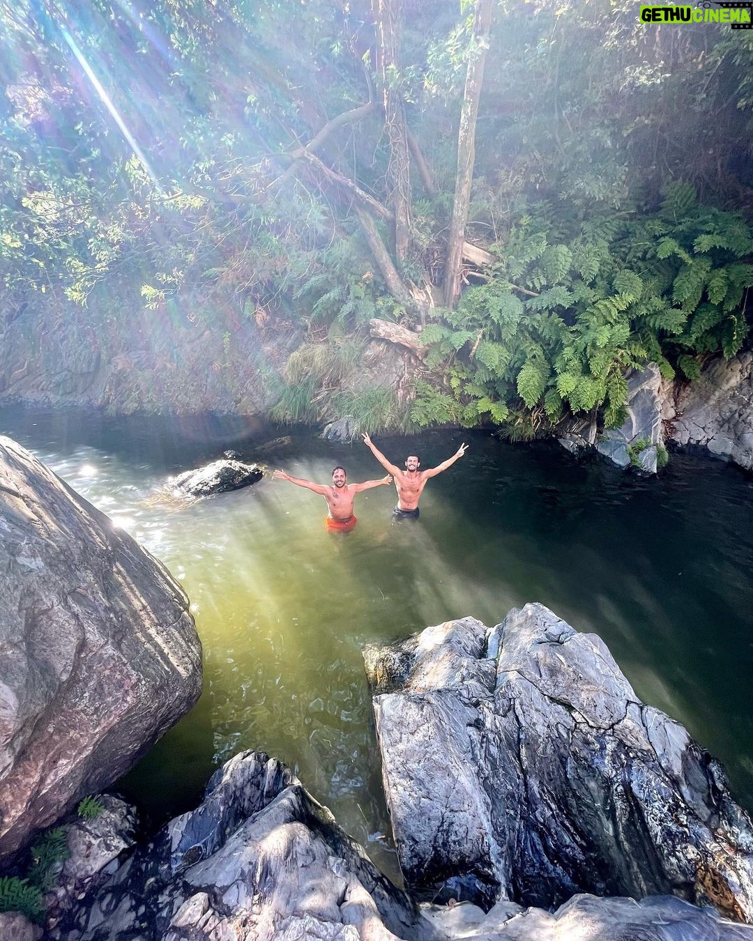 Tiago Careto Instagram - Hoje passámos a tarde nas @fragasdesaosimao 🏔 Apesar da água ser fria 😅 esta praia fluvial embutida entre duas fragas tem uma beleza única 🌾 A água é tão limpa que se vê cada pedrinha! #fragasdesaosimao #turismo #centro #interior #portugal Fragas De São Simão