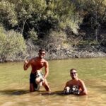 Tiago Careto Instagram – Depois de tantos dias no mar sabe muito bem vir até às águas quentes da Barragem do Cabril 🌾🌿
Basicamente passámos o dia todo na água 😅☀️

#barragem #family #familytrip #dogwater #nature #dogsofinstagram