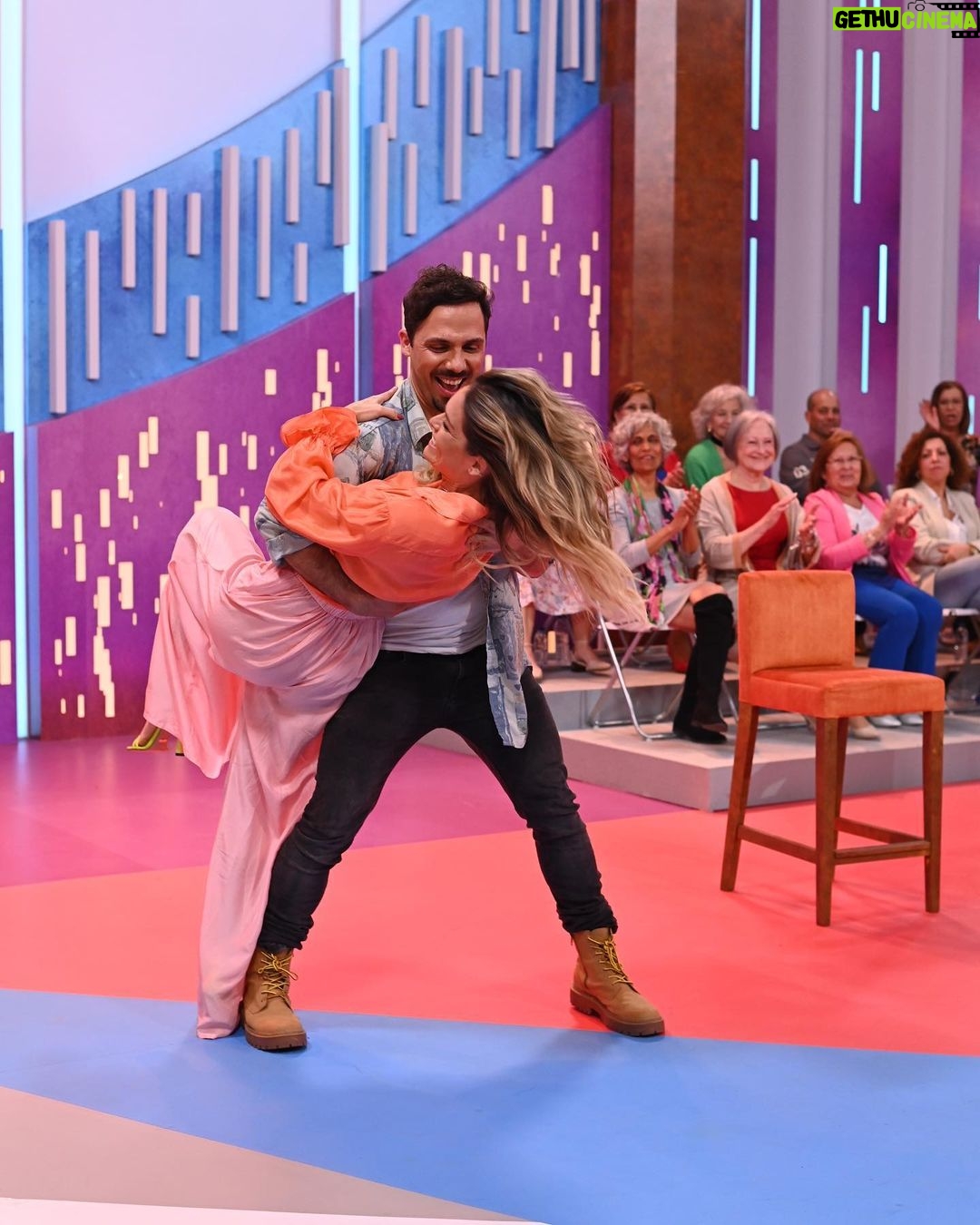 Tiago Careto Instagram - Hoje fui fazer uma surpresa à @dichavesofficial que merece todos os beijos e mimos do mundo, uma mulher simples, que transborda empatia e que nos mostra todos os dias o porquê de estar onde está. Eu estarei sempre para ela como sei que ela estará sempre para mim 🤍 @sicoficial SIC (Sociedade Independente de Comunicação)