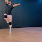 Tiago Careto Instagram - Mais um dia no escritório • • • #dance #contemporary #danceclass ART LAB Laboratório Artístico