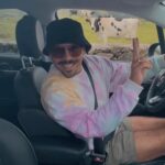 Tiago Careto Instagram - Passaram apenas 24 horas desde que chegámos à Ilha e já percorremos muitos quilómetros e visitámos tantos sítios. Amanhã é outro dia e vamos continuar à descoberta. O mais importante é falar-vos da importância da @rent_a_car_sunset nesta viagem, super rápidos na marcação, vários carros à disposição e com pessoal simpático na recepção. Foi chegar, pegar no carro e começarmos a aventura. Quando vierem cá, liguem para eles e digam que vêem da nossa parte 😉😉🚗 Vejam até ao fim, uma vaca faz uma vénia. Jurooo! Ilha Terceira