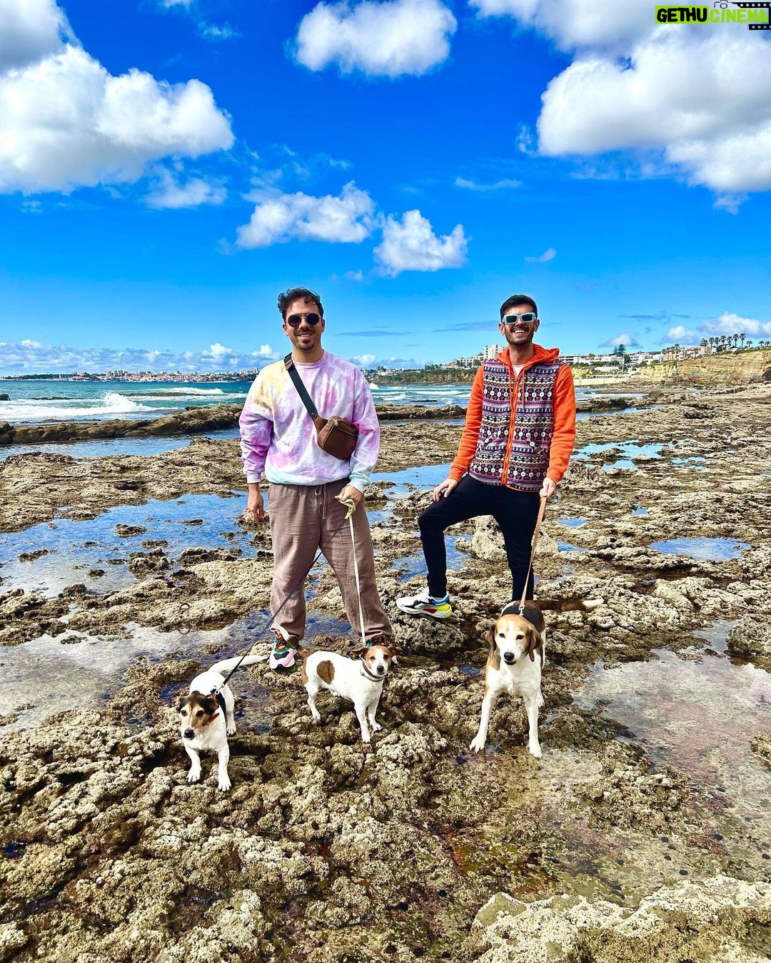 Tiago Careto Instagram - No inverno termos dias assim é uma sorte. Sol, sem vento, sem chuva, sem casacos, praia óptima com maré vazia. Resultado: as miúdas felizes e contentes e os papás na paz ✌🏽✌🏽 Cascais