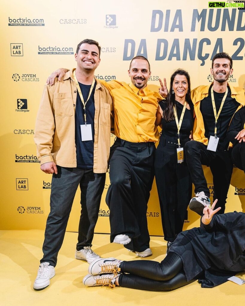 Tiago Careto Instagram - Dia Mundial da Dança 23, um dia de muito amor e felicidade. Celebrar este dia é mais especial há 4 anos, marca o início de tudo, o primeiro dia da @artlab.pt 💛 Cascais