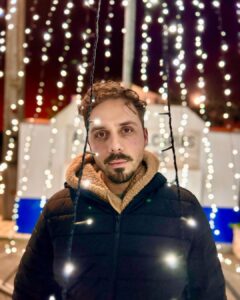 Tiago Careto Instagram - Um 2023 cheio de luz e que essa luz se revele na vossa vida em saúde, muito amor e em tudo o que forem os vossos desejos! A felicidade dos outros é a nossa também 🤍