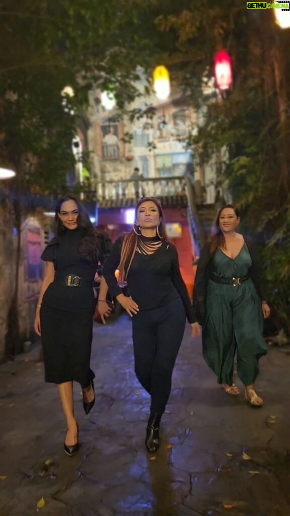 Tiara Jacquelina Instagram - Me and my girls sashaying along #KLChinatown on our way to celebrate @drjezaminelim's birthday, wooohoooooooo 💜💜💜 #girlsnightout KL CHINATOWN 茨厂街