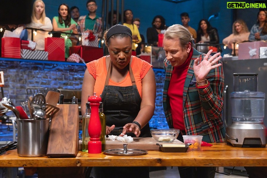 Tiffany Derry Instagram - It’s my favorite time of the year with some of my favorite people!! Premiering Tuesday, November 21st at 9/8pm - “12 Ways to Beat Bobby” The always festive @carsonkressley gifts @bobbyflay with a partridge in a pear tree this holiday season, and chefs @chefchris512 @chefjustinsutherland devise 12 ways to beat Bobby in an attempt to ruffle his feathers. Carson orchestrates a final festive surprise in round three and brings in some special guests. #BeatBobbyFlay #HolidayThrowdown @FoodNetwork