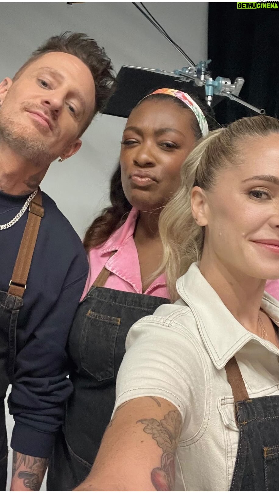 Tiffany Derry Instagram - Have you heard???? Bobbys Triple Threat is Back!! I don’t think you ready to see us compete against the best folks in the industry and some good friends. Let me tell you the battles were extra fierce this season. I get the honor of going through the fire with @chefbrookew and @mvoltaggio every week. Set your DVR because you don’t want to miss out on our season premiere August 22nd 9/8c on @foodnetwork Culinary icon @bobbyflay Bobby has created the toughest culinary competition yet! To win, one highly skilled chef takes on Bobby’s three culinary Titans — Brooke Williamson, Tiffany Derry and Michael Voltaggio. The chef competes against a different Titan in three head-to-head cooking rounds featuring surprise ingredients. If the competitor can beat the Titans’ combined score, they’ll walk away with $25,000. #bobbystriplethreat #shef #cheftiffanyderry