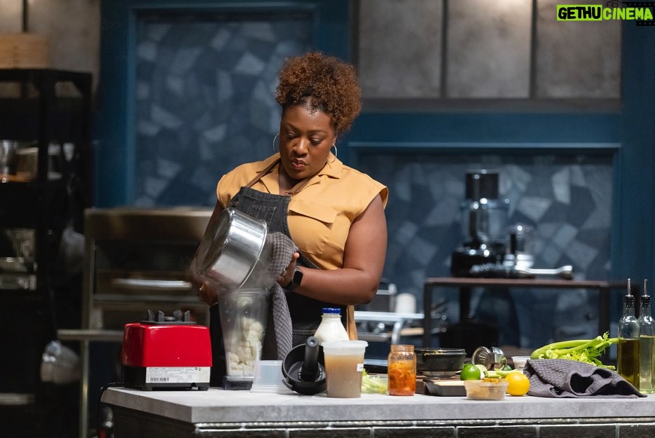 Tiffany Derry Instagram - Premiering Tuesday, September 19th at 9/8c pm- “Titans vs Mei Lin” Tournament of Champions winner @meilin21 brings her competitive edge to Bobby Flay’s Triple Threat kitchen. As Michael Voltaggio’s former protege, she’s ready to show that the student can outcook the master and the rest of team Titan. Then, judge @stephanieizard will decide if Mei Lin’s winning streak has come to an end. #BobbysTripleThreat @foodnetwork