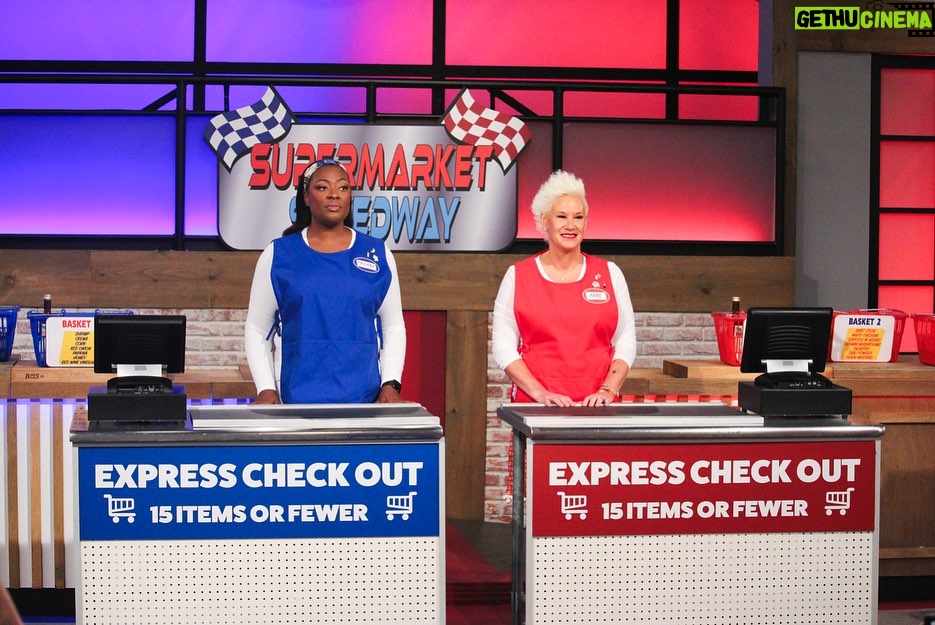Tiffany Derry Instagram - This week is going to Be Extra Unique!! This week is a double header so get ready to laugh and learn. The recruits step into a place they’ve never been before: the supermarket! Chefs Anne Burrell and I test the recruits’ taste buds to see who can successfully identify ingredients and navigate the supermarket aisles to locate them. For the skill drill challenge, recruits compete head-to-head and prepare tostadas. Then in the main dish cook, we teach our teams how to make fresh tortellini from scratch with sauce just like Nonna used to make! The recruits with the best dishes get another week in their basket, but the least successful recruits have to check out. Next up Farm to Fumble and we’ll you gotta see it to believe it. #worstcooks #worstcooksinamerica #foodnetwork #shef #cheftiffanyderry @tobenwigwe #tobenwigwe Hair: @studio__1216 @jacqueline_helene MUA: @jacqueline_helene Wardrobe: @courtneyfuglein